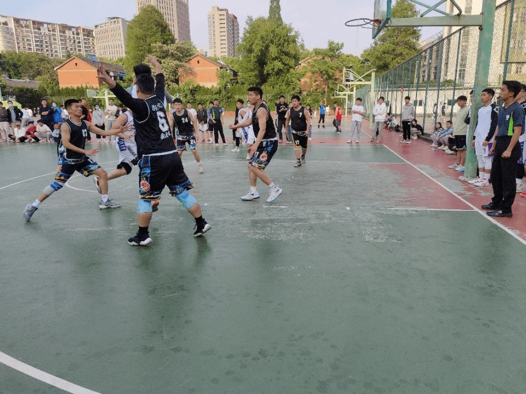 学院代表队在第二届研究生篮球联赛中荣获亚军