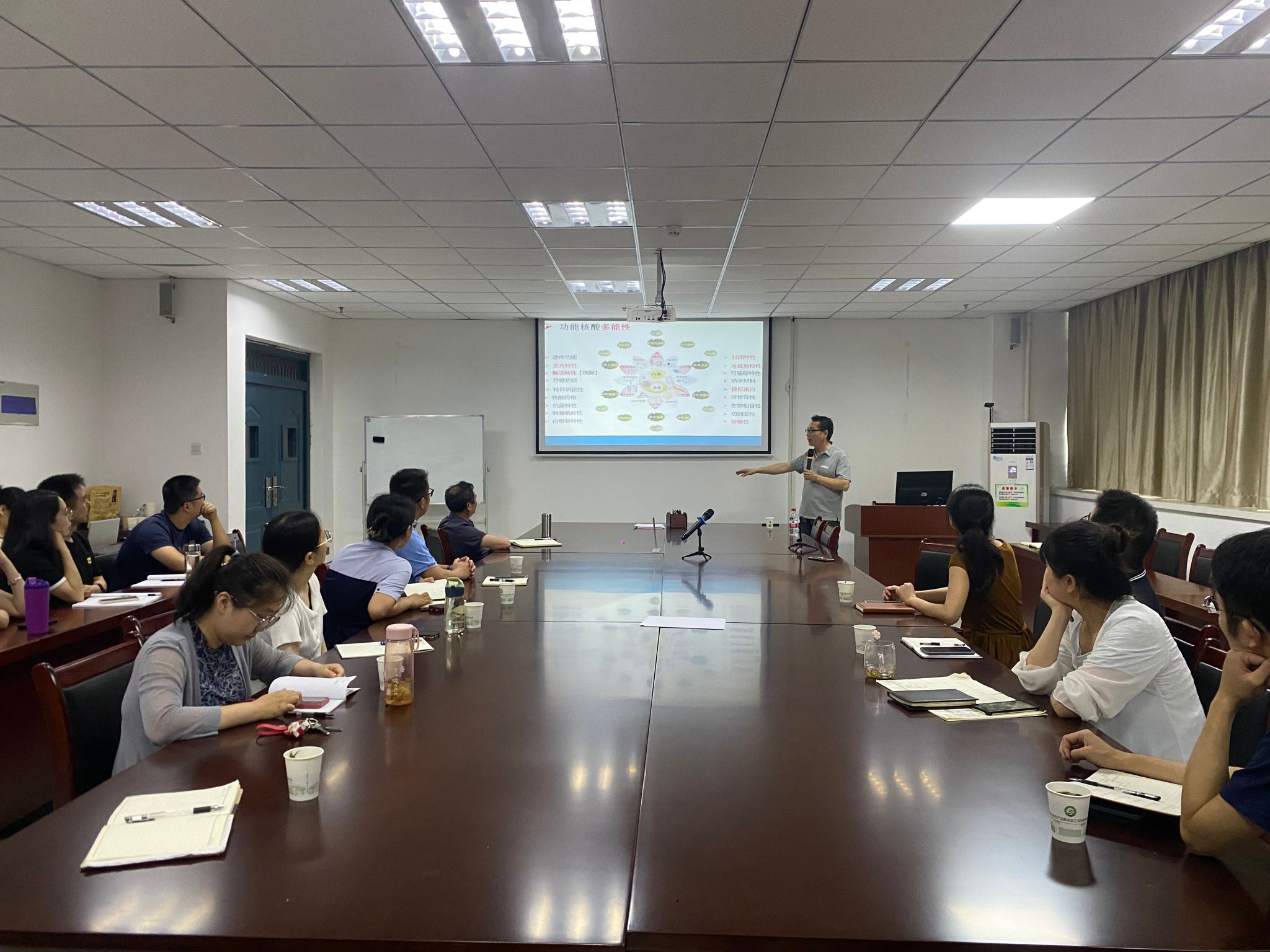 中国农业大学食品与营养健康学院许文涛教授应邀来院做学术报告